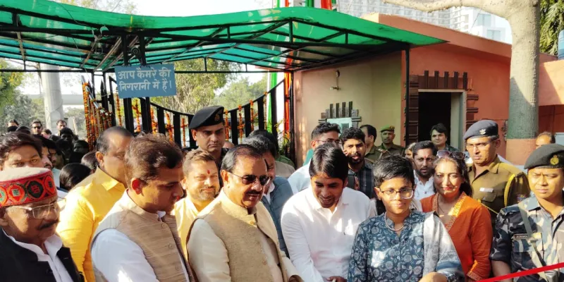  भारत की संस्कृति में फूलों का विशेष महत्व : डॉ महेश शर्मा 