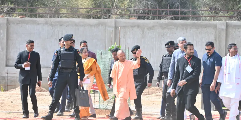 मीरजापुर में योगी का आत्मविश्वास भरा अंदाज... सेट कर गए 2027 का गेम प्लान