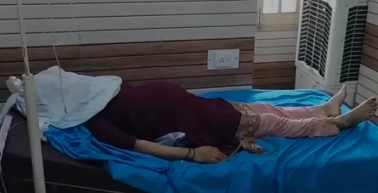  शामली में चिकित्सक की लापरवाही से महिला की मौत का आरोप, परिजनों ने अस्पताल में किया हंगामा  