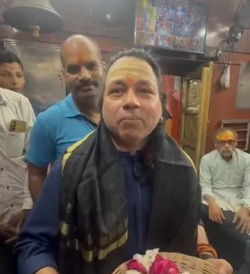 शिव भक्ति में डूबे कैलाश खेर, बाबा कालभैरव मंदिर में गाया 'बम बम लहरी' भजन