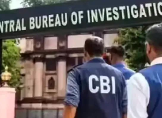 नोएडा: रिश्वत लेते ईसीएचएस मेडिकल ऑफिसर और निजी अस्पताल का प्रतिनिधि गिरफ्तार, सीबीआई का बड़ा एक्शन