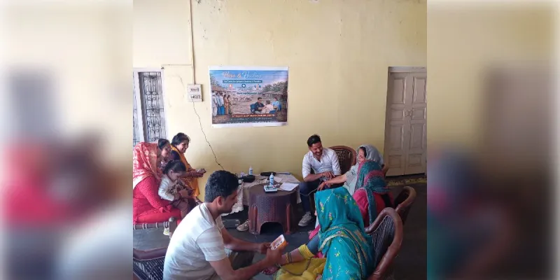 मुजफ्फरनगर में बुढ़ाना के सैनपुर में आईआईटी विशेषज्ञों का फिजियोथेरेपी शिविर, ग्रामीणों को दर्द से दिलाई निजात