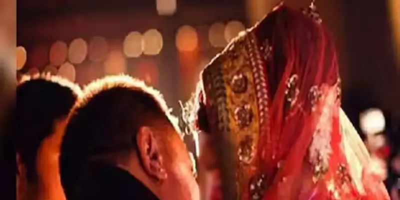 बहू ने ससुर पर लगाए छेड़छाड़ के गंभीर आरोप, मामला दर्ज ससुर की अश्लील हरकतों से परेशान थी पीड़िता