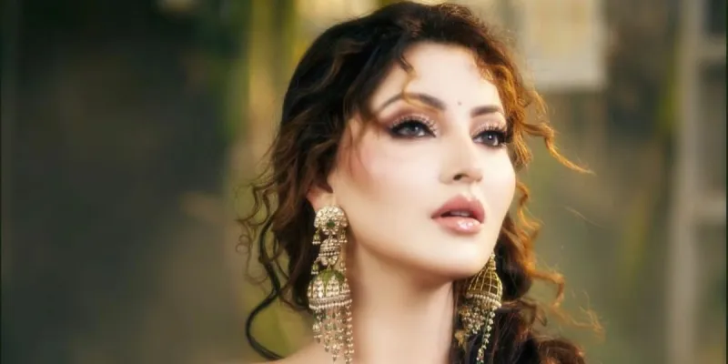 जब उर्वशी रौतेला बनीं 'यादों की मधुबाला': विंटेज लुक ने सोशल मीडिया पर मचाया तहलका