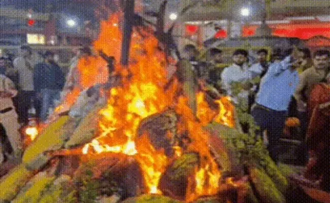 देश में सबसे पहले महाकाल मंदिर में हुआ होलिका दहन, वैदिक मंत्रों से जली होली