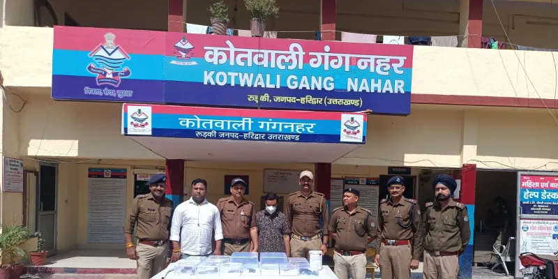 अवैध असलहा फैक्ट्री का भंडाफोड़, छह अवैध तमंचे व अधबने हथियार बरामद