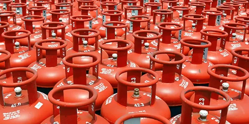 घरेलू गैस सिलेंडर हुआ महंगा, दिल्ली में अब ₹913 में मिलेगा LPG, 7 मार्च से लागू हुए नए रेट