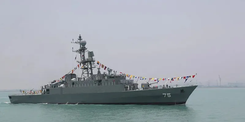 हिंद महासागर में बड़ा सैन्य हमला अमेरिकी पनडुब्बी के हमले से डूबा ईरान का युद्धपोत, 80 लोगों की मौत कई लापता दुनिया भर में बढ़ा तनाव