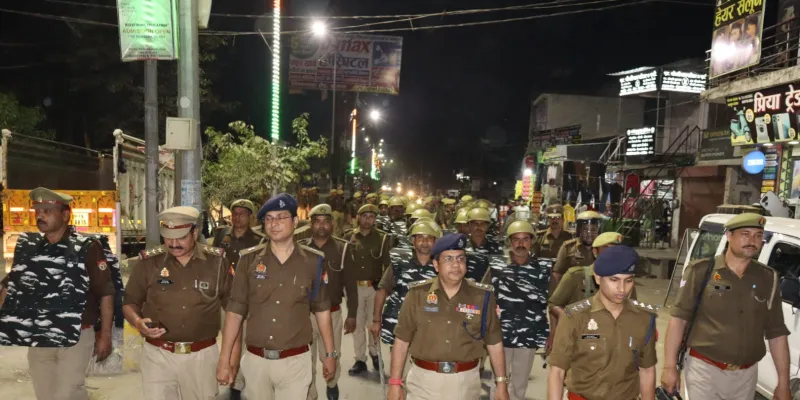 शामली पुलिस का कांधला और कैराना में फ्लैग मार्च, एसपी ने जनता से की शांतिपूर्ण होली मनाने की अपील