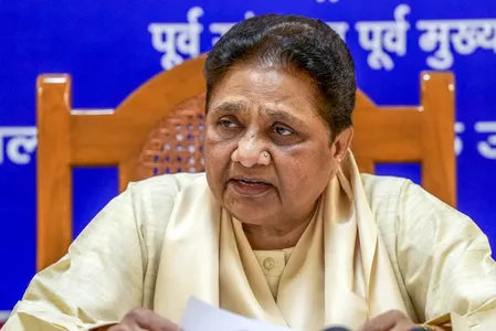 "मस्जिदों पर ध्वस्तीकरण की कार्रवाई तुरंत रोके सरकार!"  बसपा प्रमुख मायावती ने साधा निशाना; बोलीं— 'धार्मिक स्थलों को निशाना बनाकर माहौल बिगाड़ना बंद करे प्रशासन