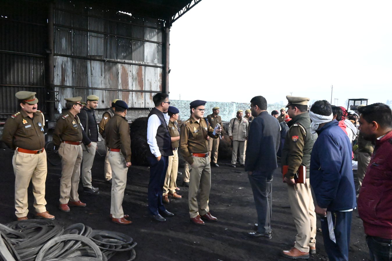 मेरठ में जिलाधिकारी व एसएसपी ने घटनास्थल पर पहुंचकर लिया जायजा