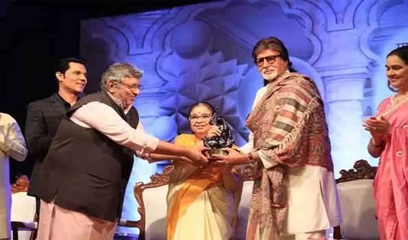 अमिताभ बच्चन को मिला लता दीनानाथ मंगेशकर पुरस्कार