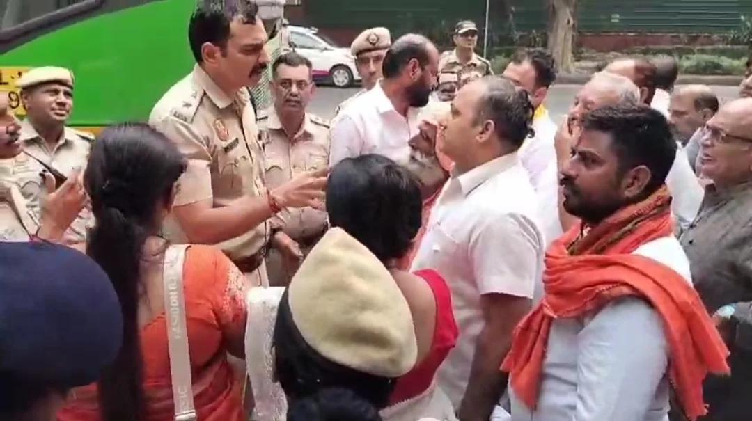 अगर दिल्ली में होने वाले भारत बांग्लादेश मैच को नहीं रोक पाए तो हरिद्वार में लेंगे सामूहिक अग्नि समाधि