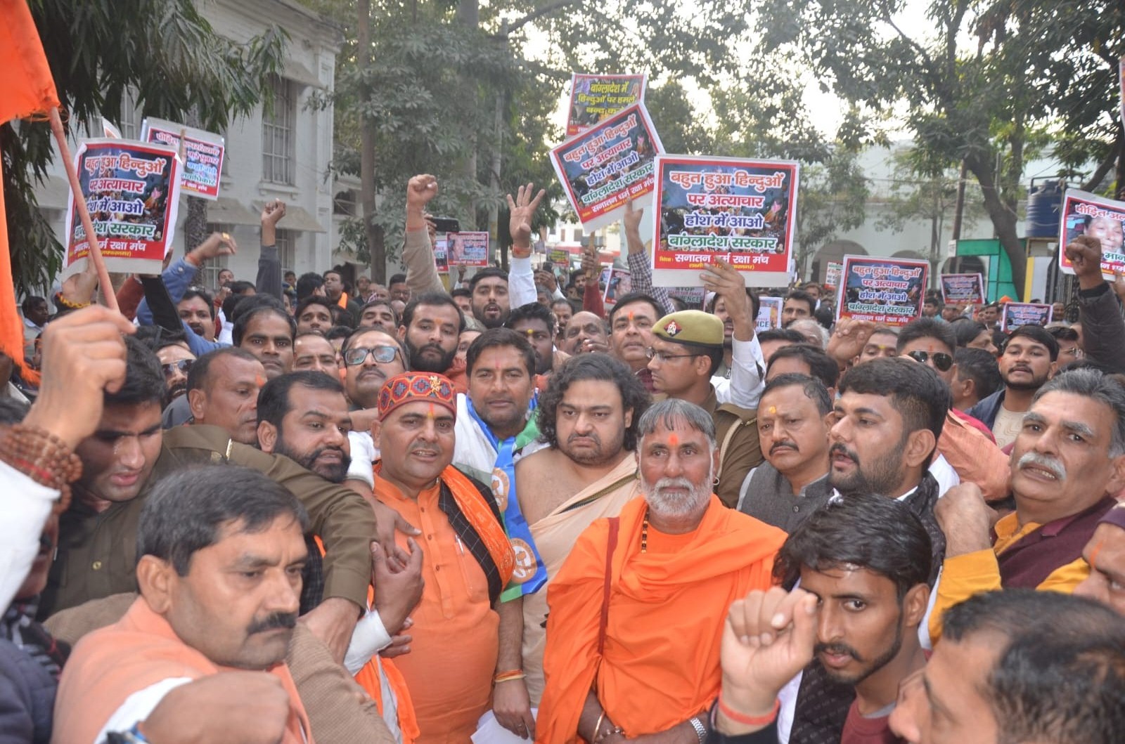 मुज़फ्फरनगर में हिन्दू समाज उतरा सड़कों पर, बांग्लादेश में हिन्दुओं पर अत्याचार पर उठाई आवाज