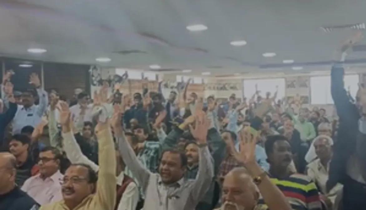 पाकिस्तान में जन्मे 55 परिवारों को मिली भारतीय नागरिकता, खुशी से झूमे