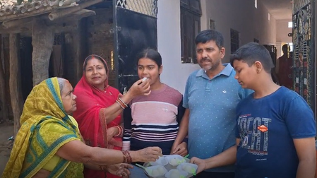 बिहार बोर्ड परीक्षा : माओवादी क्षेत्र से निकलकर 12वीं में टॉपर बनीं प्रिया, बनना चाहती हैं डॉक्टर
