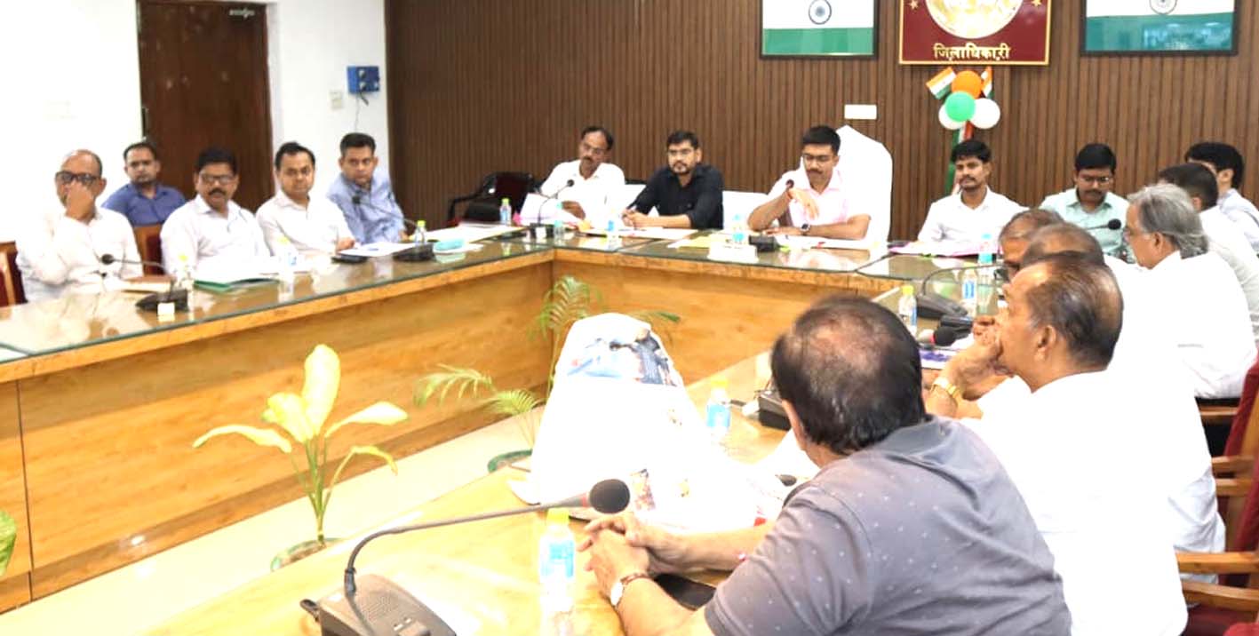 सहारनपुर में जिलाधिकारी ने ओडीओपी काष्ठकला उद्योग के विकास हेतु उद्यमियों की समस्याओं के समाधान के निर्देश दिए