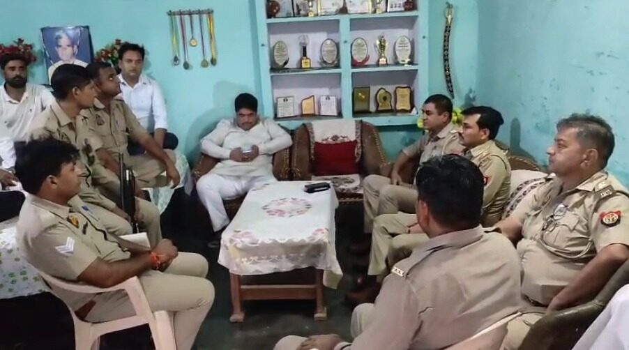 जयंत चौधरी के आगमन से पहले मुजफ्फरनगर में पुलिस सख्त, किसान नेता किये नजरबंद, लिए हिरासत में