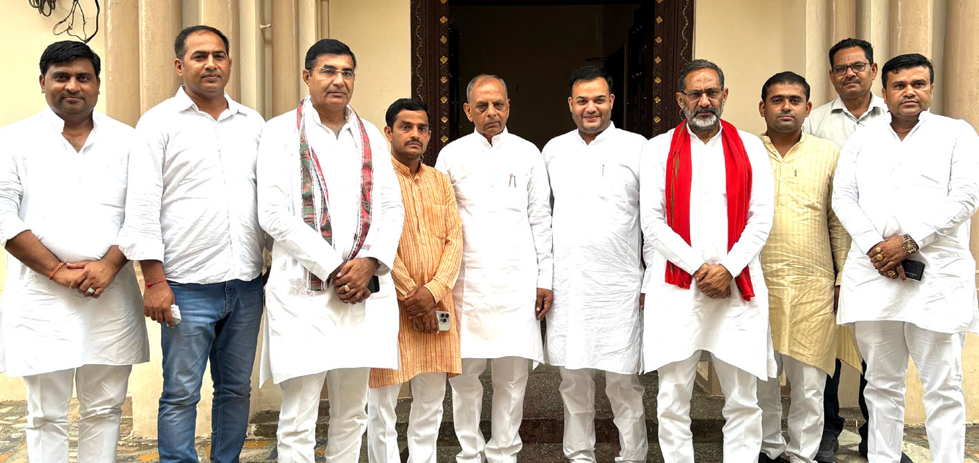 सहारनपुर में सपा नेताओं ने शिक्षक निर्वाचन क्षेत्र चुनाव के लिए मांगा समर्थन