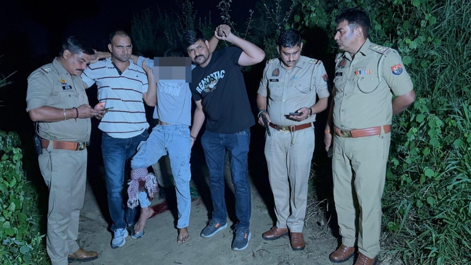 मुजफ्फरनगर में मुठभेड़, ठप्पेबाज घायल, पुलिस ने अंगूठी-कुंडल और अवैध शस्त्र किए बरामद