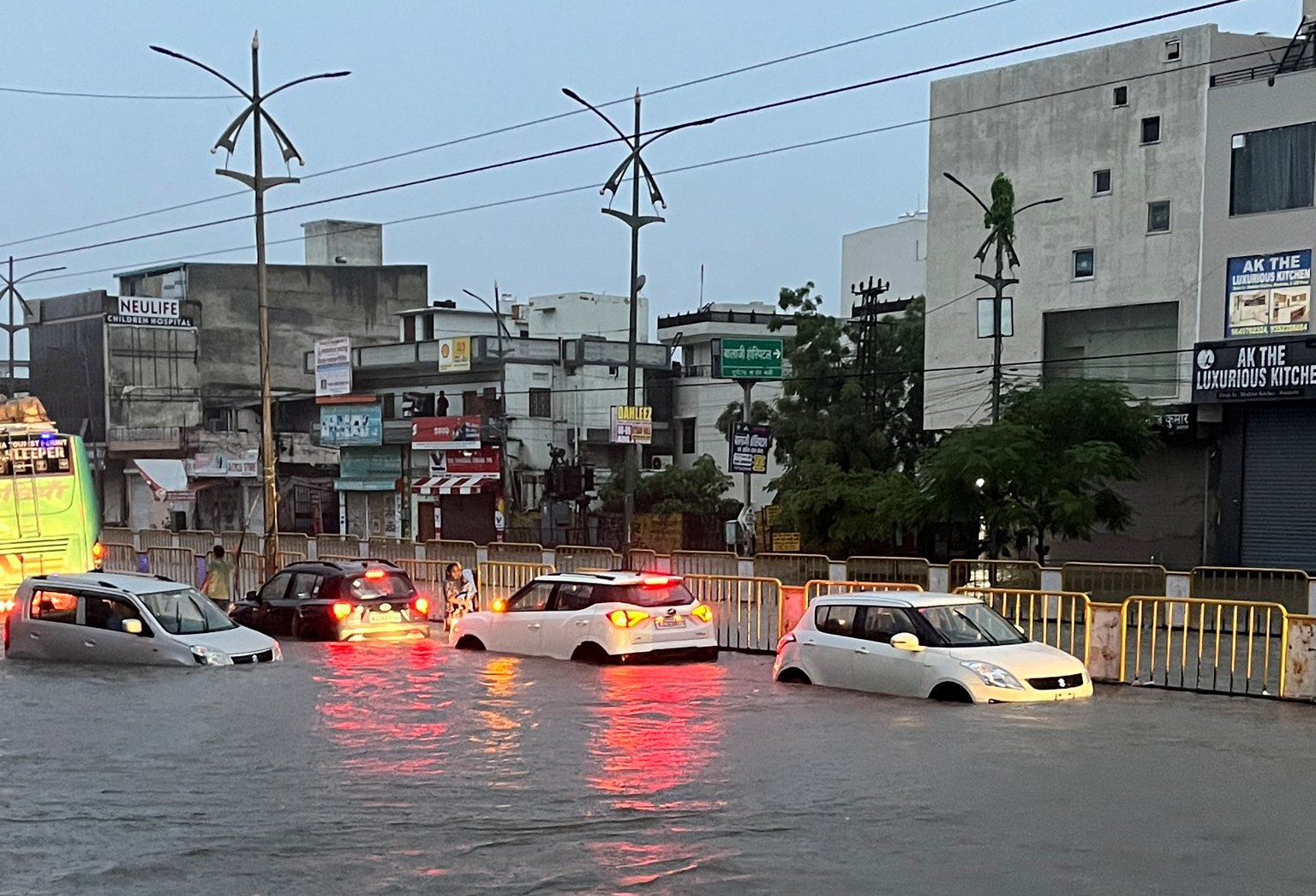 राजस्थान में भारी बारिश का कहर: बांसवाड़ा में 5 इंच बारिश, कई जिलों में येलो अलर्ट जारी