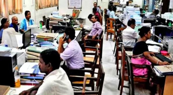 महाराष्ट्र में प्राइवेट कर्मचारियों के लिए बदल सकते हैं काम के घंटे, ओवरटाइम सीमा भी बढ़ेगी