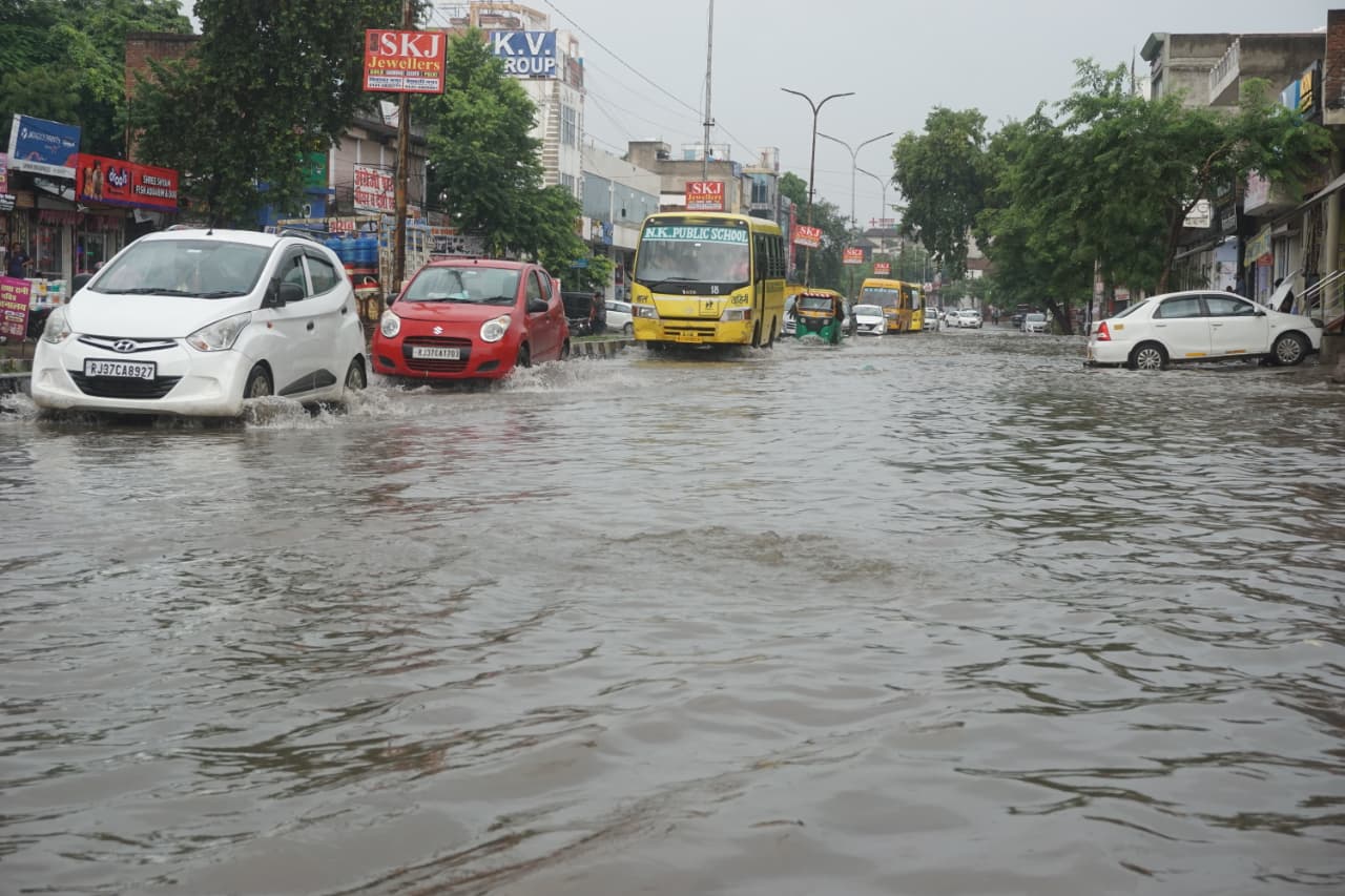 राजस्थान के कई जिलों में बाढ़ के हालात, कोटा- बूंदी में रेड अलर्ट, सेना उतरी मैदान