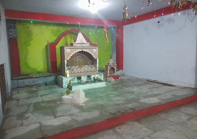 झांसी में बाबा नगर सेन मंदिर की जमीन पर अवैध कब्जा, मूर्तियां भी गायब, विहिप ने दी चेतावनी