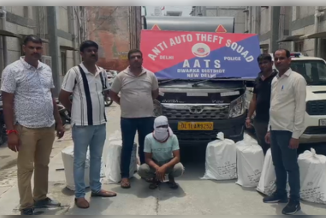 दिल्ली के द्वारका में अवैध शराब तस्करी पर बड़ी कार्रवाई, 5 हजार क्वार्टर जब्त, सप्लायर गिरफ्तार