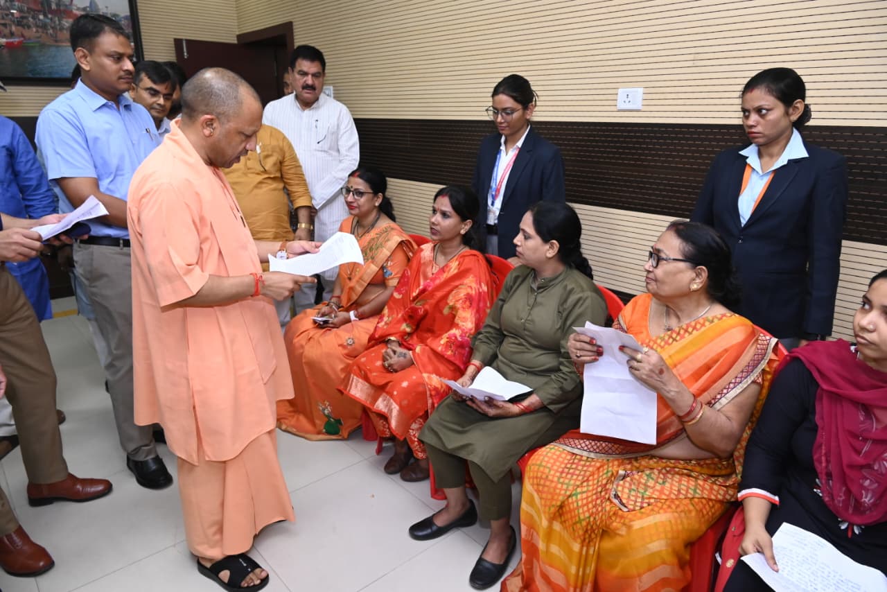 मुख्यमंत्री योगी से 'छोटी बहन' बनकर की मदद की गुहार, सीएम ने 2 घंटे में करा दी इच्छा पूरी