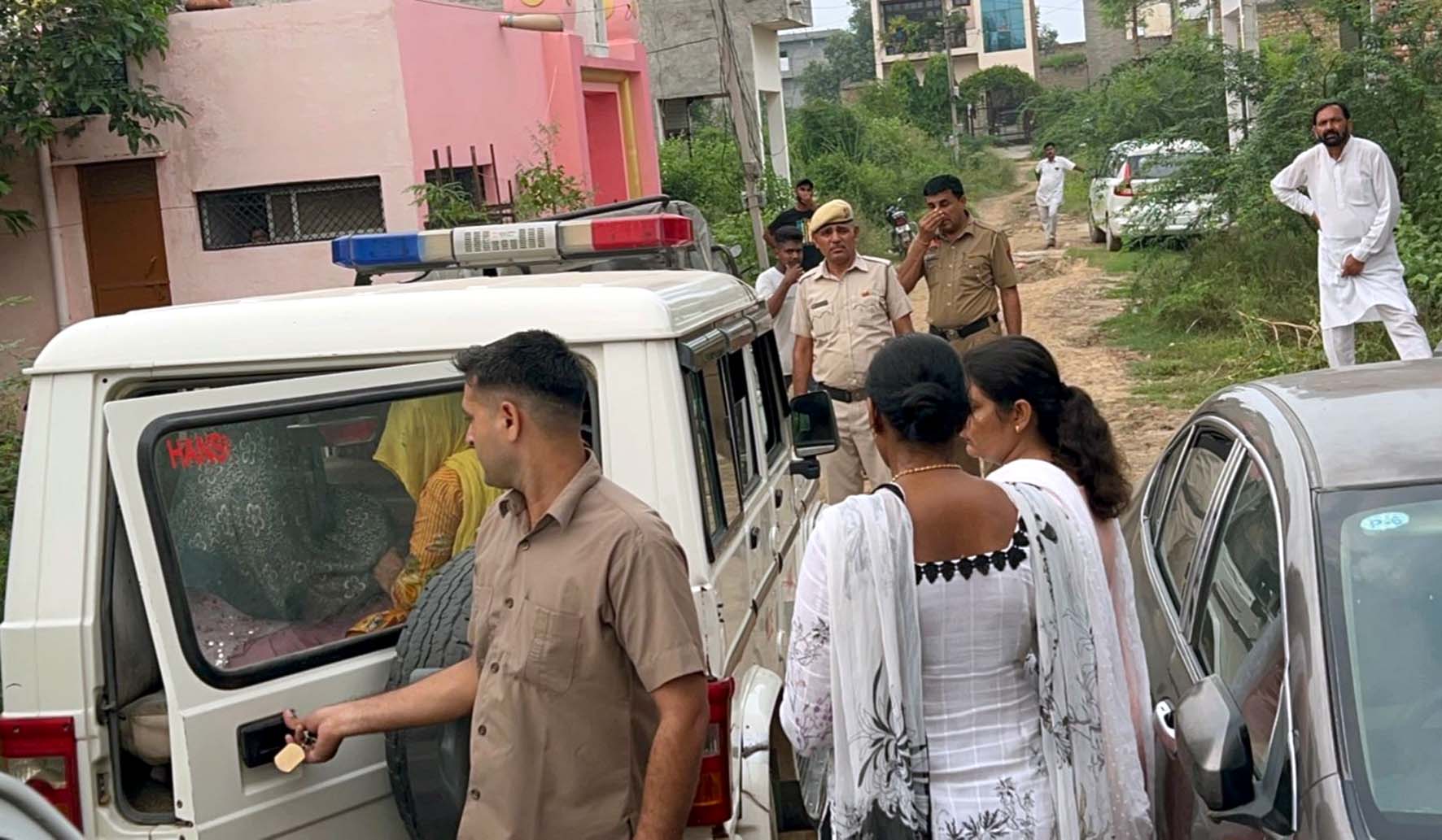 लॉज में देह व्यापार का खुलासा, 4 युवक और 3 युवतियां गिरफ्तार