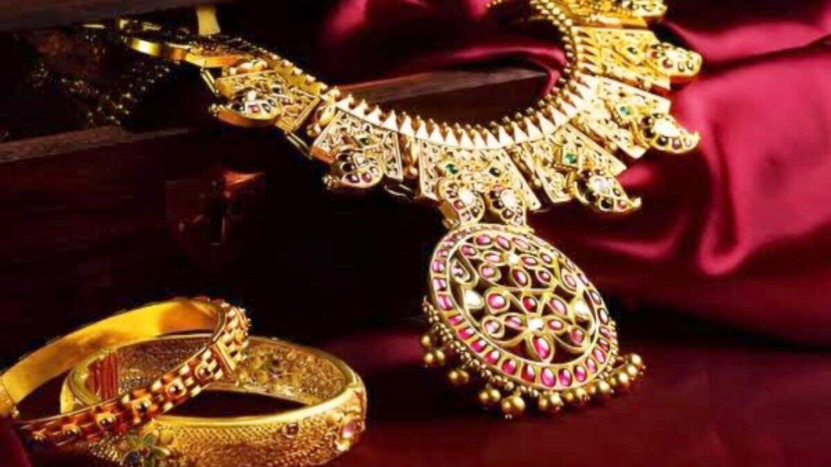 मामूली गिरावट के साथ बदले सोने के दाम, जानें 18K, 22K और 24K का लेटेस्ट रेट- Gold Price Today