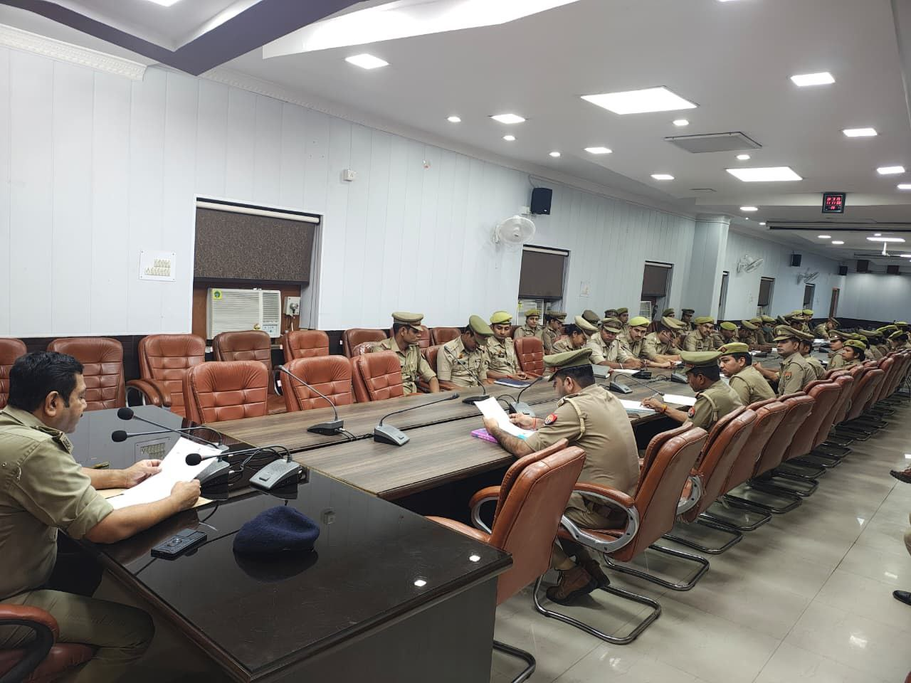  मेरठ में एनसीआरपी पोर्टल शिकायतों के निस्तारण के लिए साइबर सेल प्रभारी की बैठक 