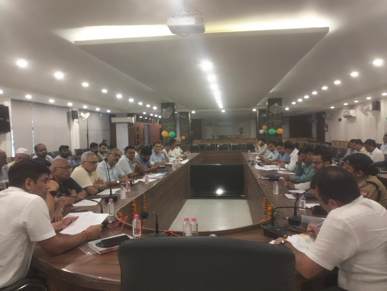 मेरठ में उद्योग बंधु की बैठक में व्यापारियों ने अधिकारियों को गिनाईं समस्याएं, समाधान का मिला आश्वासन