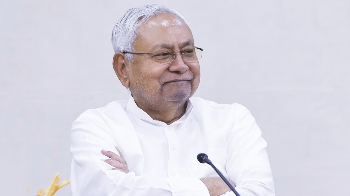 बिहार चुनाव से पहले नीतीश का बड़ा दांव! हर परिवार की महिला को 10 हजार रुपये, नई योजना का ऐलान