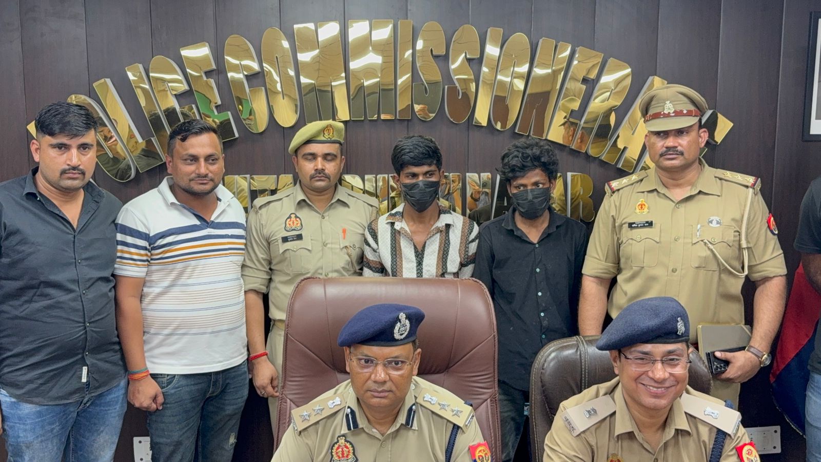 नोएडा में अंतर्राज्यीय वाहन चोर गिरोह के दो शातिर बदमाश गिरफ्तार, 15 वाहन बरामद