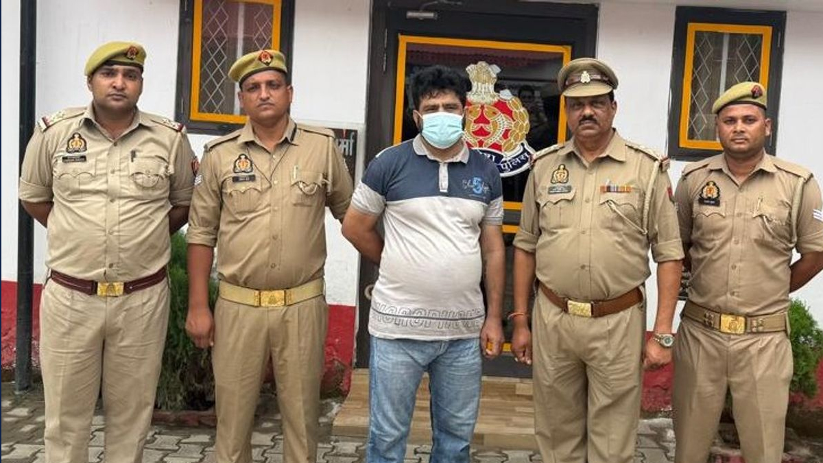रामपुर पुलिस की बड़ी कामयाबी, 25 हजार का इनामी गैंगस्टर इदरीस नूर बहनोई के घर से धर दबोचा