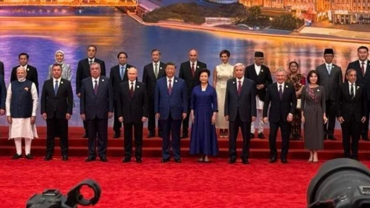 चीन में SCO समिट! एक मंच पर दिखे मोदी, पुतिन और जिनपिंग, शहबाज एर्दोगन भी शामिल