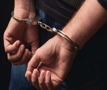 मेरठ में बैटरी चोर का खेल खत्म: शातिर आलिम धराया, पुलिस ने बरामद की ट्रैक्टर बैटरी