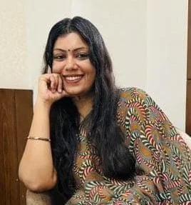 नोएडा की डीएम मेधा रूपम को सोशल मीडिया पर किया जा रहा था ट्रोल, अकाउंट करना पड़ा इनएक्टिव