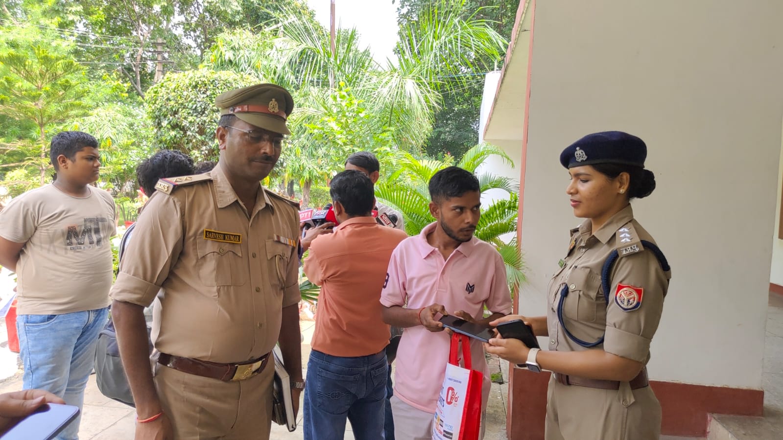 गाजियाबाद पुलिस ने 250 चोरी और गुम हुए मोबाइल किए बरामद, कीमत 1 करोड़ से ज्यादा