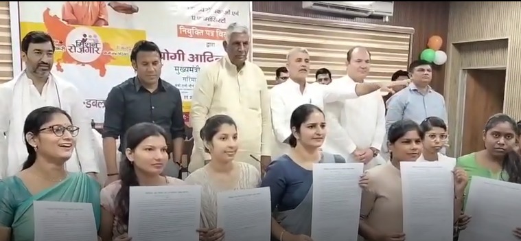 शामली में मुख्य सेविकाओं को नियुक्ति पत्र मिलने पर चेहरे खिले, योगी सरकार को दिया धन्यवाद