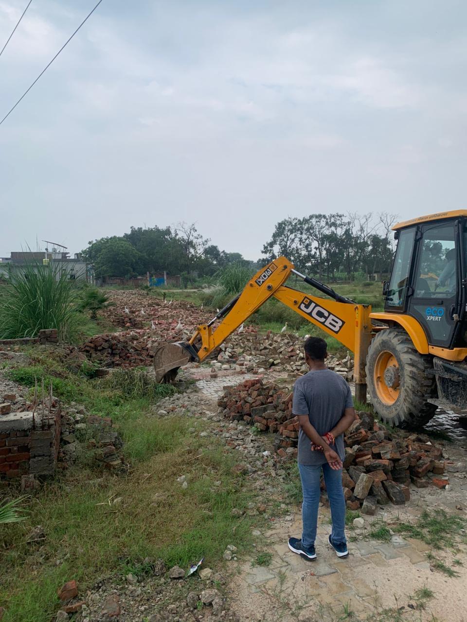 गाजियाबाद में 23 बीघा अवैध कॉलोनियों पर प्राधिकरण का बुलडोजर, साईट ऑफिस व सड़क ध्वस्त