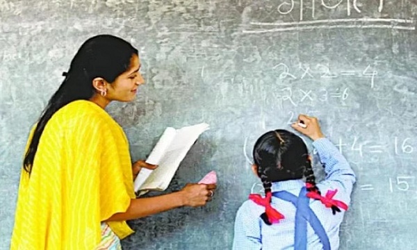 शिक्षा बनाम दीक्षा:चरित्र की कसौटी पर शिक्षक