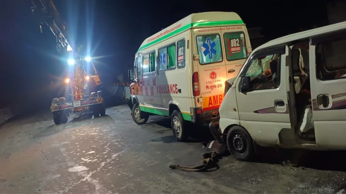 बिजनौर में भीषण सड़क हादसा! कार-एंबुलेंस की टक्कर में महिला की मौत, छह लोग घायल