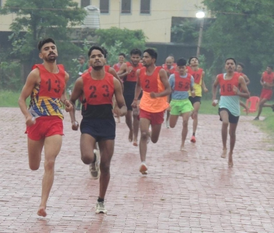 मुजफ्फरनगर में बारिश में भी नहीं डिगा देशसेवा का जज्बा, 900 से अधिक युवाओं ने दिखाई दमखम