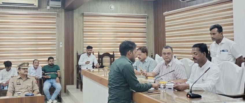 शामली में यूपी अनुसूचित जाति एवं जनजाति आयोग ने समयबद्ध शिकायत निस्तारण के निर्देश दिए