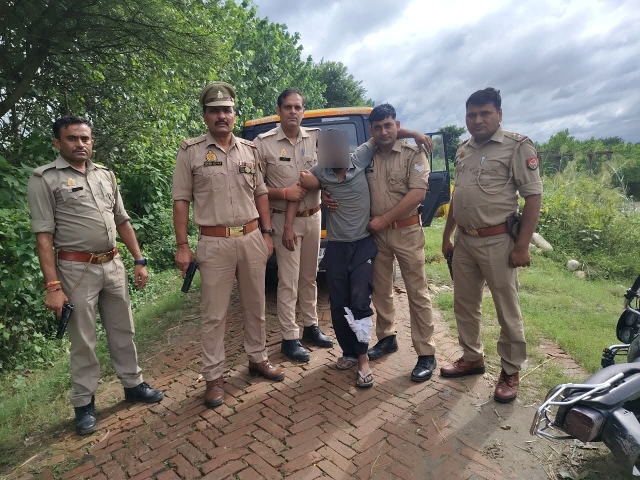 सहारनपुर में गोकशी के आरोपी की पुलिस से मुठभेड़, टांग में गोली लगने के बाद गिरफ्तार