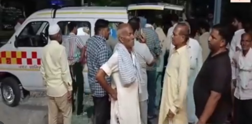 सहारनपुर में सड़क हादसे में दो युवक गंभीर घायल, जिला अस्पताल में भर्ती