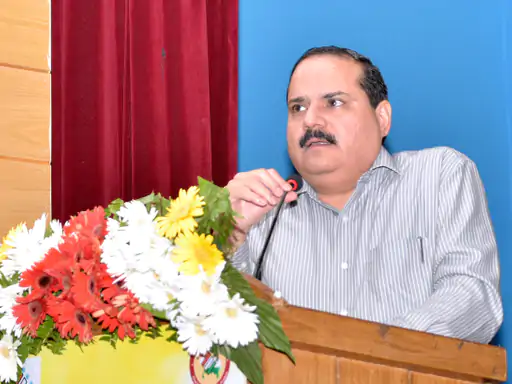 ECI का बड़ा फैसला: UP में 121 राजनीतिक दलों का पंजीकरण रद्द, लखनऊ के 14 दल सूची से बाहर